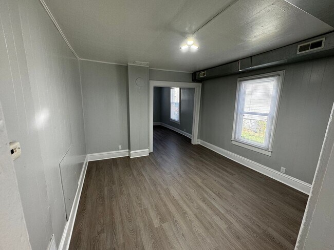 Foto del edificio - Interested in a two-bedroom house that includes a large garage. Please let us know