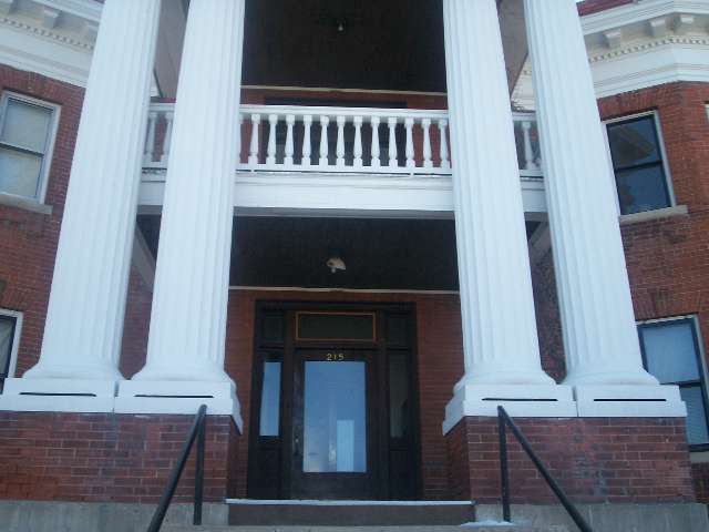 Primary Photo - 215 E 18th St