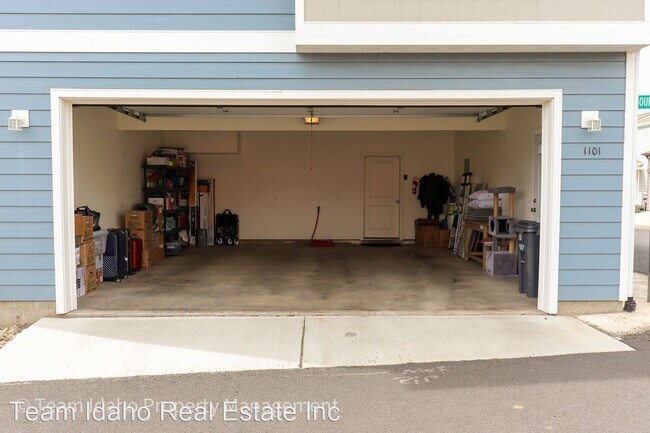 Building Photo - 3 br, 2.5 bath House - 1101 Hourglass Lane