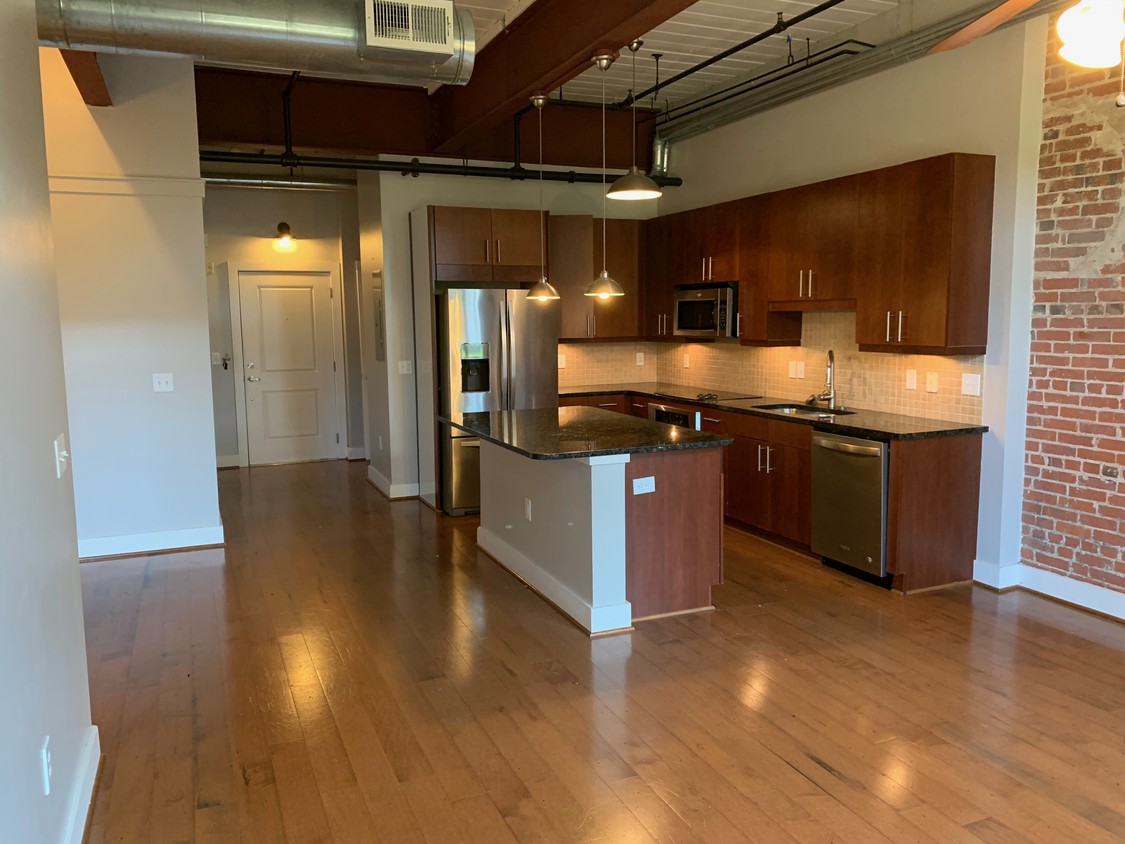 Foto principal - 1261 Caroline St NE