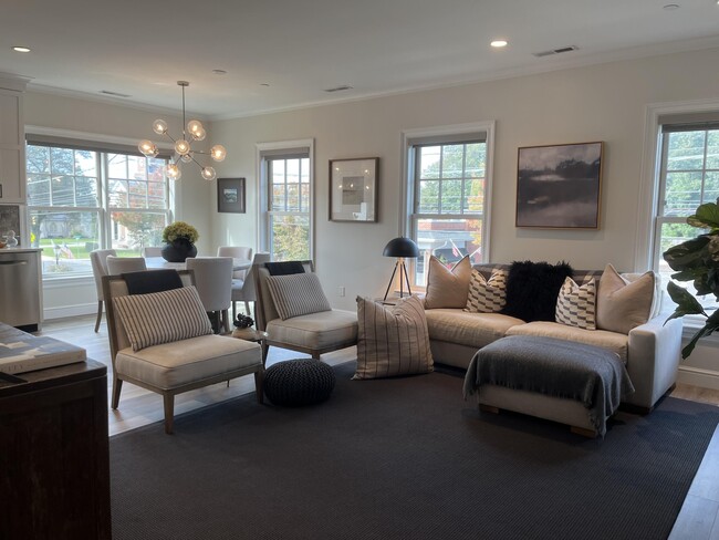 Building Photo - 1958 Post Rd