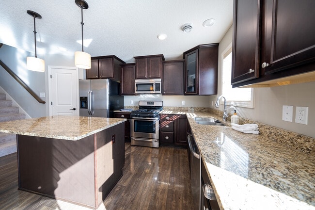 Building Photo - 3261 Lakewood Trl