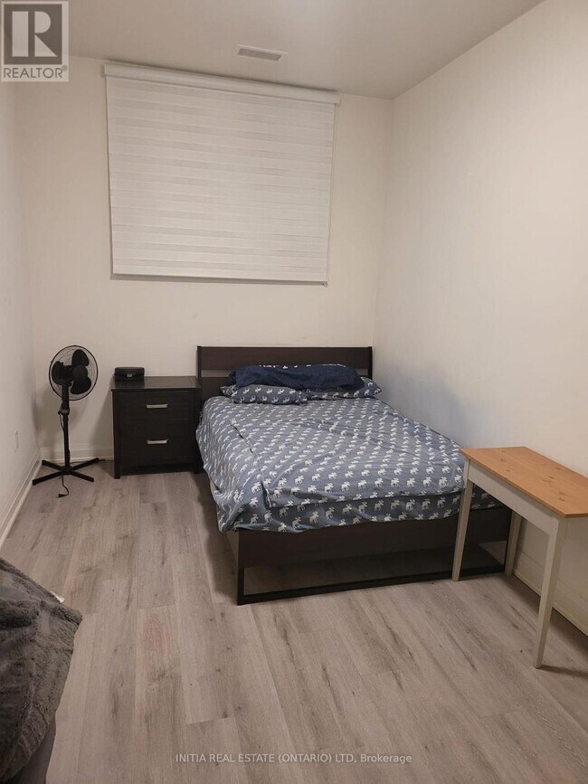 Photo du bâtiment - 58 Lakeside Ter