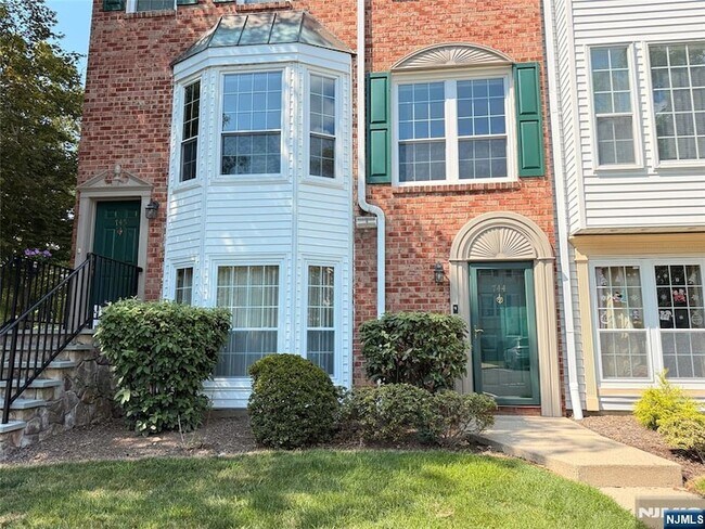 Foto del edificio - 744 Pepperidge Rd