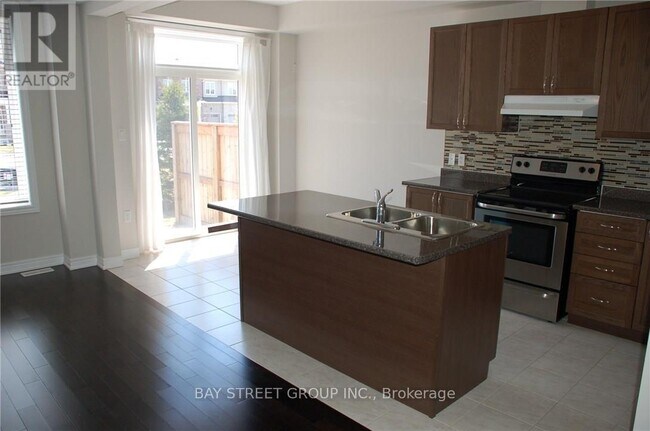 Photo du bâtiment - 90 Raymond Rd