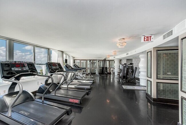 Building Photo - 1100 West Ave