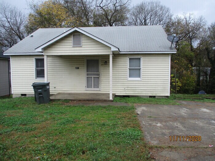 Primary Photo - 138 Chestnut Dr SW