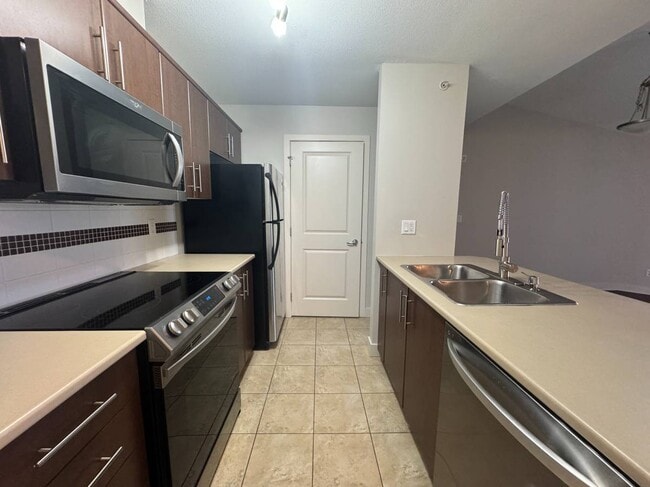 Building Photo - 12238 224 St