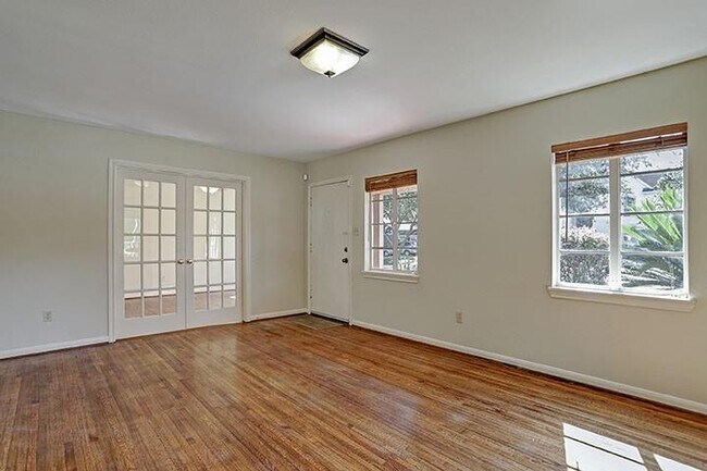 Building Photo - 3930 Drake St