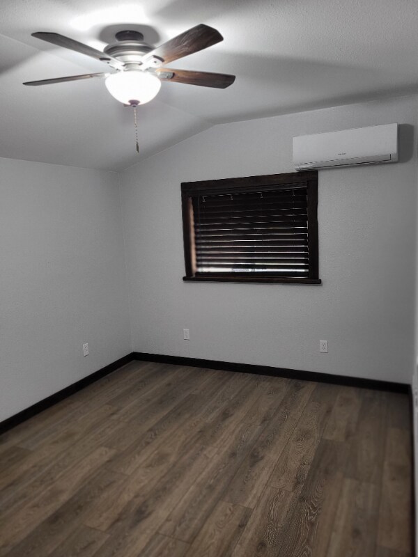 Foto del edificio - 1856 Canyonville-Riddle Rd