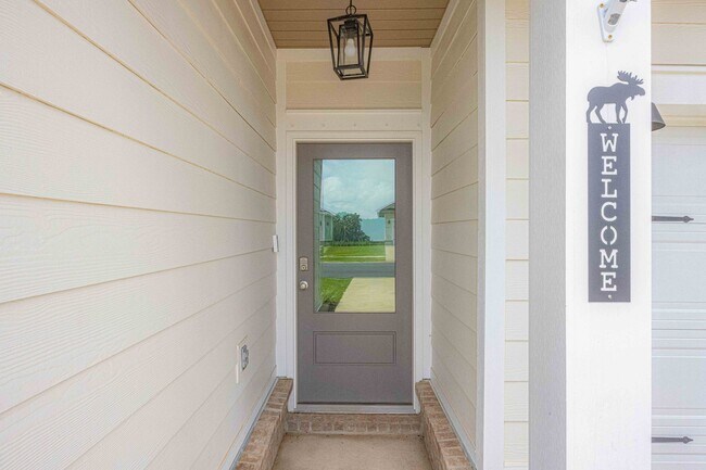 Building Photo - 32667 Revere Dr