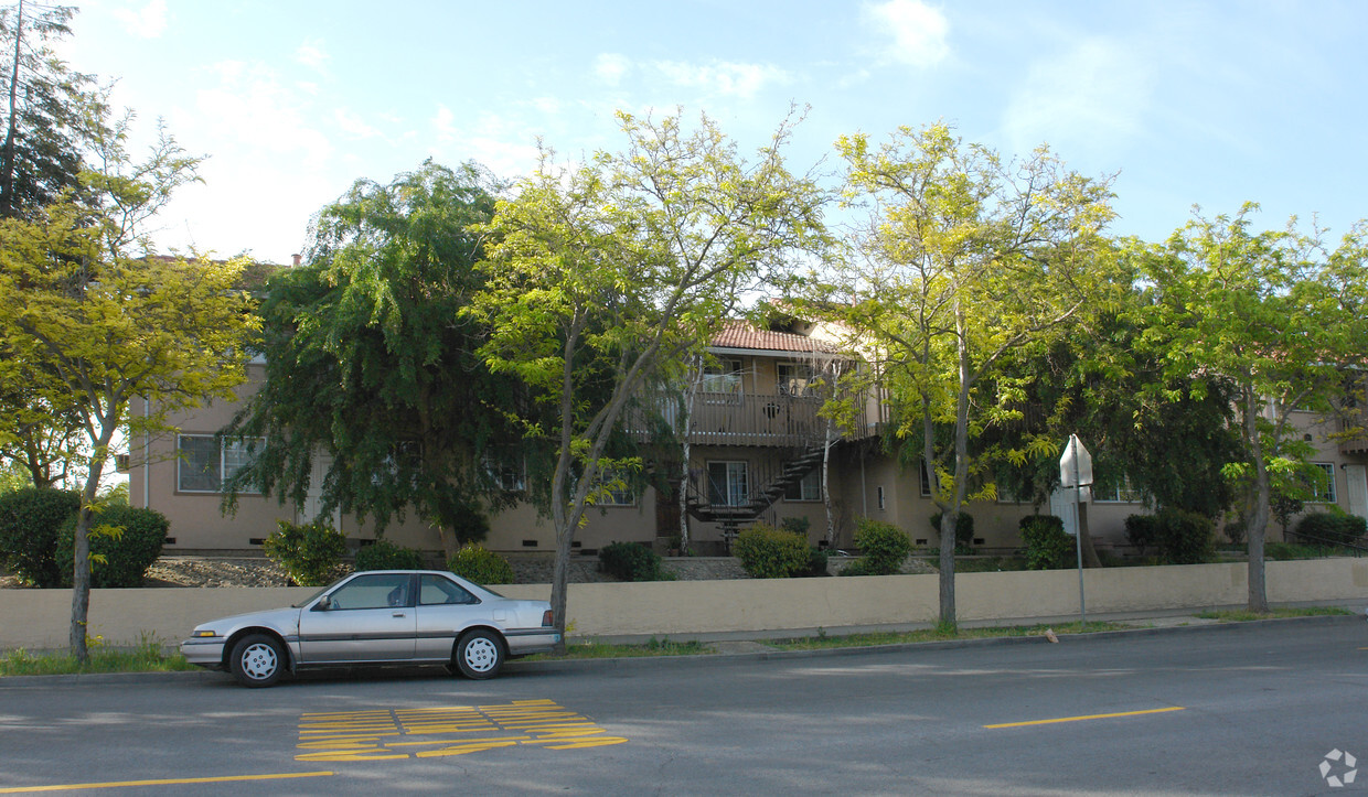 Building Photo - The Crossings At Morgan Hill