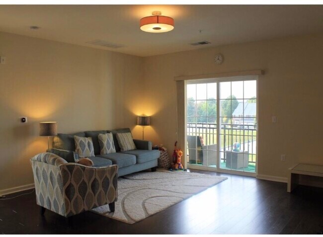 Living Room - 1138 Halifax Pl