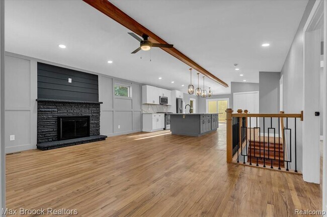 Foto del edificio - 1654 Giddings Rd