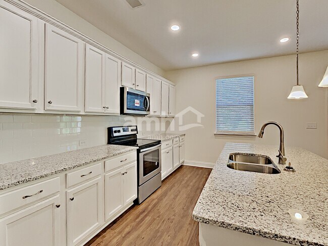 Building Photo - 94 Lindridge Dr NE