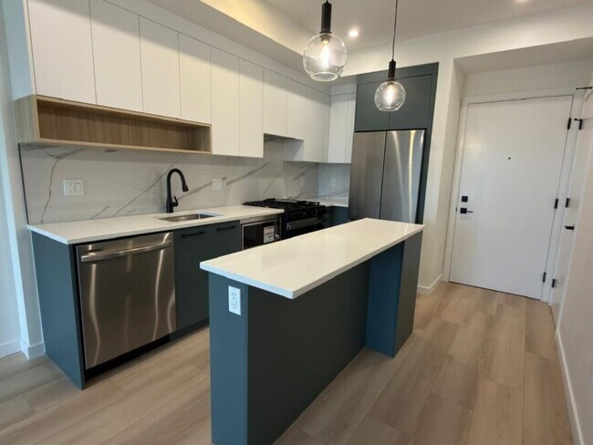 Building Photo - Brand New Condo At Park & Maven