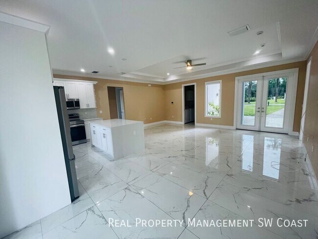 Building Photo - 4267 4th Ave SE