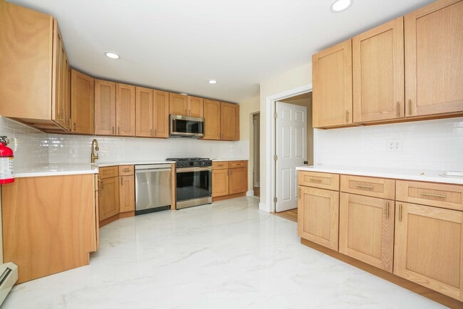 Comer en la cocina - 69 Ross Ave