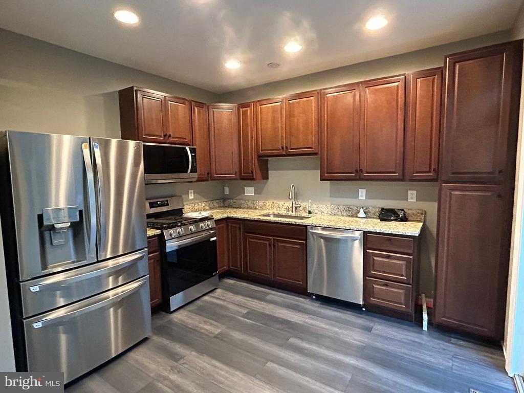 Foto principal - 8761 Stonehouse Dr