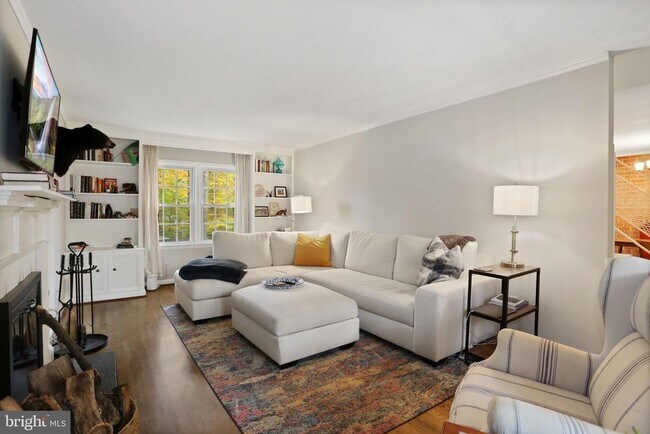 Foto del edificio - 4848 Red Fox Dr