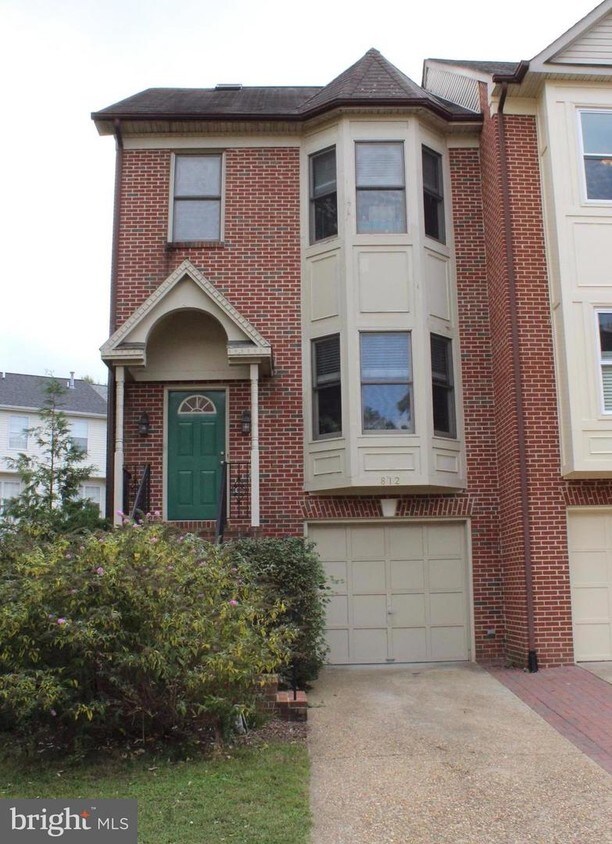 Primary Photo - 812 Shaw Ct