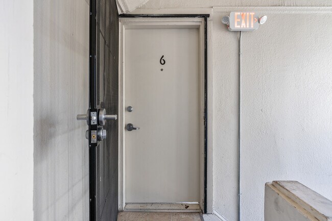 Building Photo - 537 33rd St