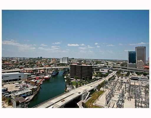 Foto del edificio - 185 SW 7th St