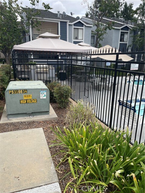 Building Photo - 5165 Walnut Ave