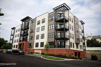 Building Photo - 308 Excelsior Ave