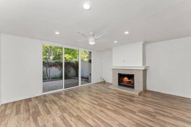 Foto del edificio - 709 Woodside Ln E