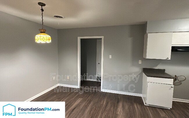 Building Photo - 3251 Abbottsford Ave