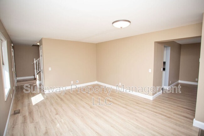 Building Photo - 2310 S Shore Dr