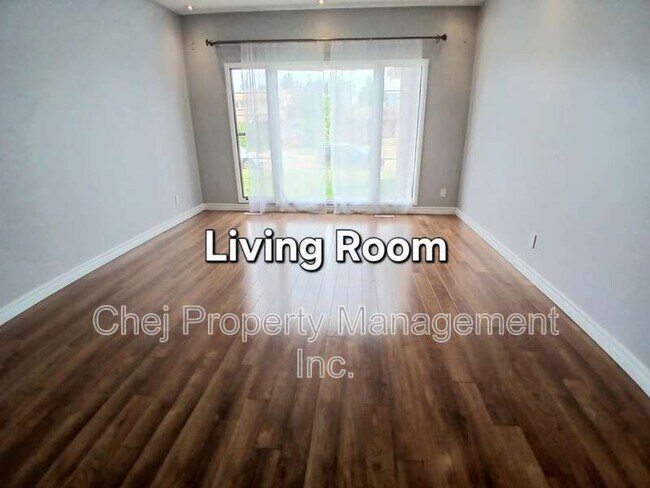 Building Photo - 8728-8181 181 St NW