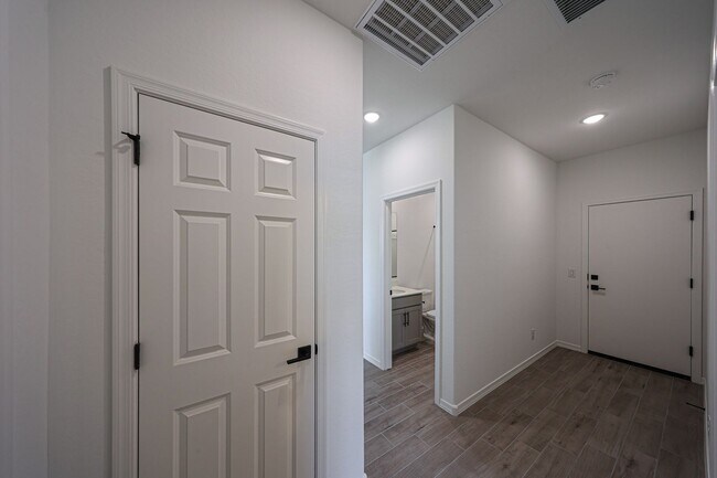 Building Photo - Modern Mountainside Living: Stunning New 4...