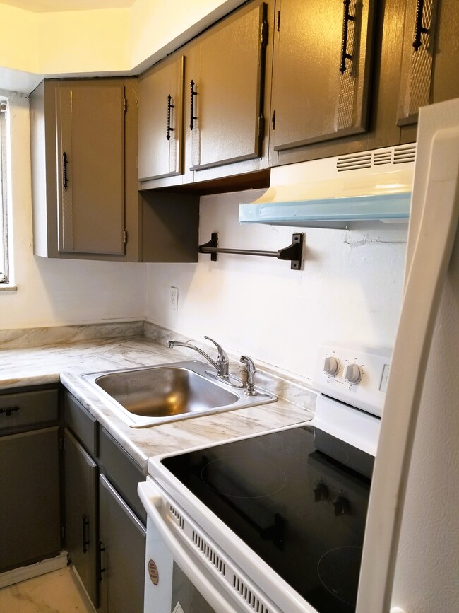 Building Photo - 428 Avery St