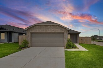 Building Photo - 702 Umbrella Tree Dr