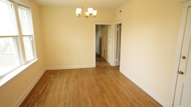 Foto del edificio - 3136 W Logan Blvd