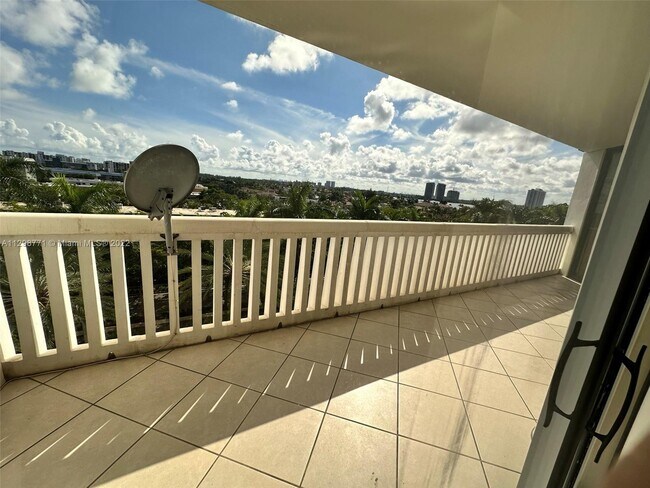 Foto del edificio - 2000 Island Blvd