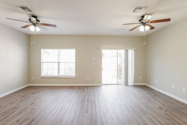 Foto del edificio - 8749 Silk Bay Pl