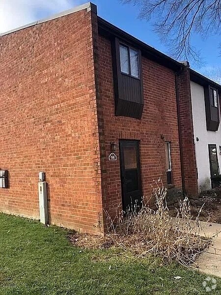 Building Photo - 98 Lancelot Ln
