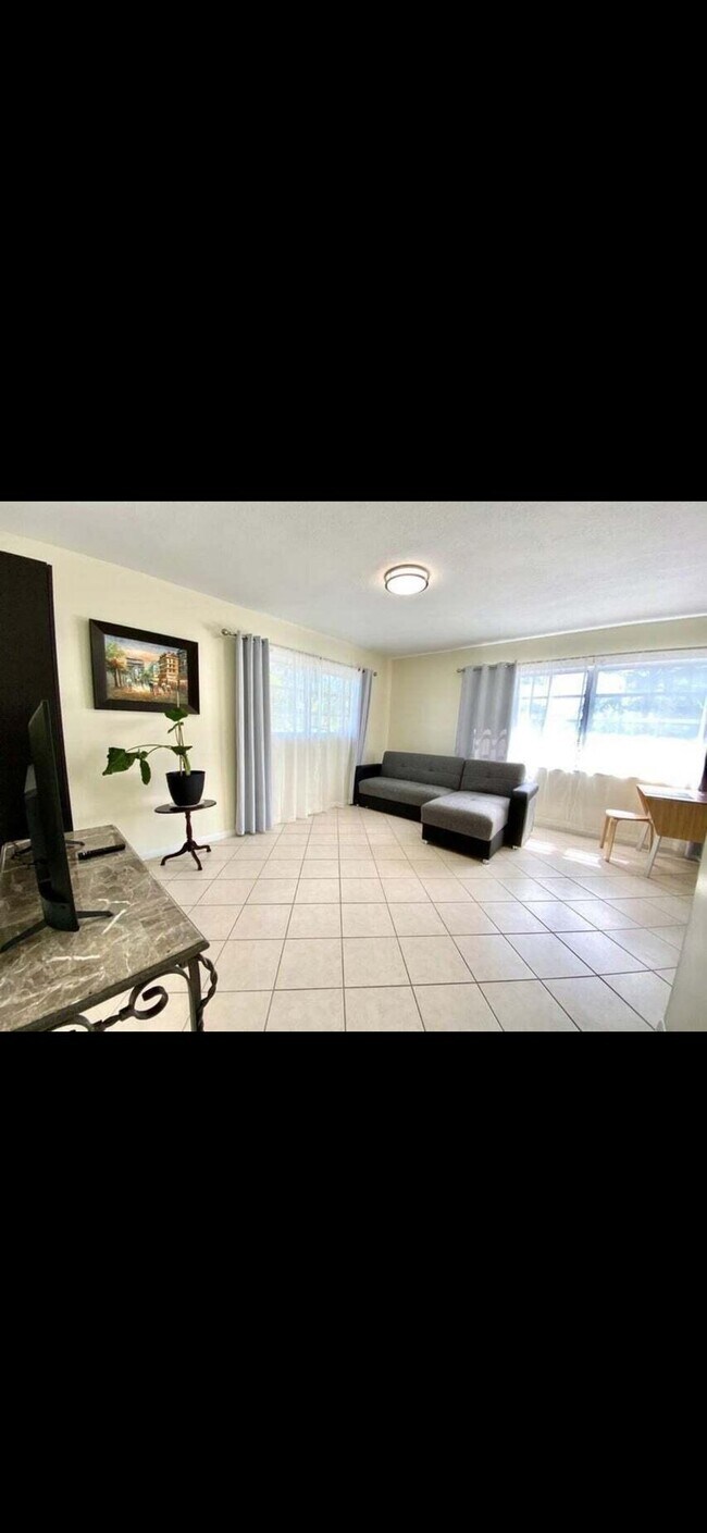 Foto del edificio - 523 SE 20th Ct