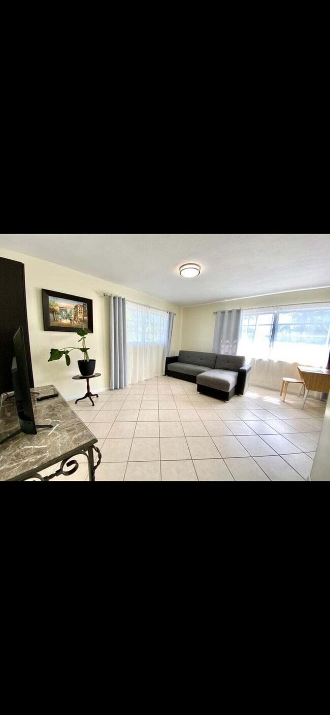 Photo - 523 SE 20th Ct Apartment