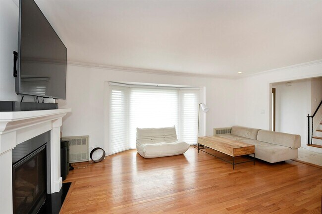 Foto del edificio - 3544 Woodward St
