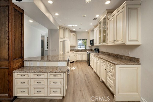 Building Photo - 154 Woodburne
