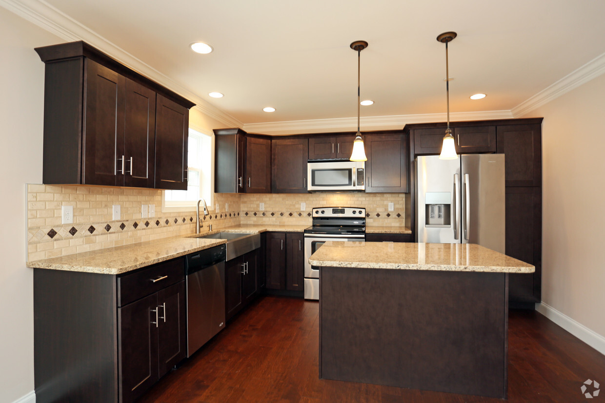 Primary Photo - Kings Point Townhomes