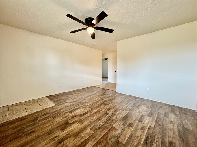 Foto del edificio - 411 E 3rd St