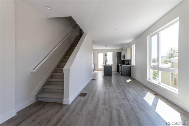 Foto del edificio - 1592 Ames St