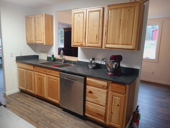 Foto del edificio - 2400 Richards Ct