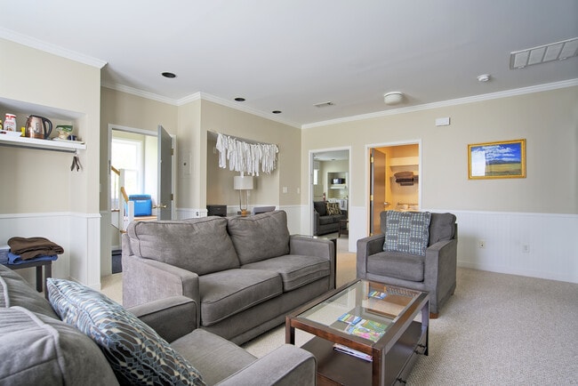 Building Photo - 2 Willets Pl