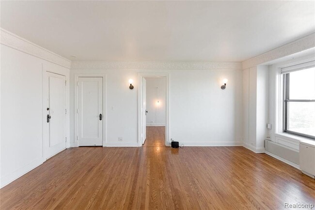 Building Photo - 15 E Kirby St